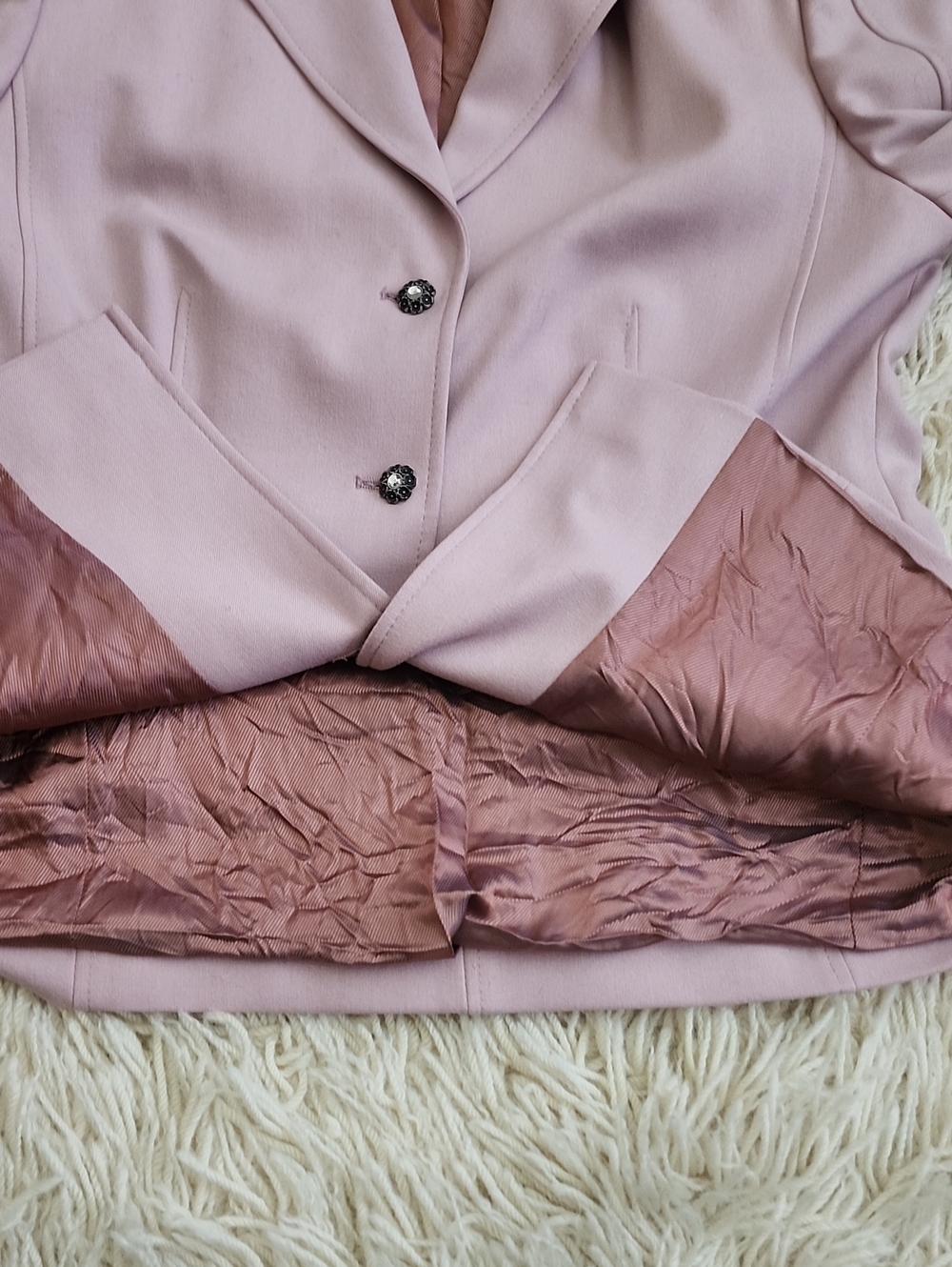 Suit - Picture 6 of 10